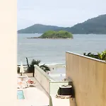 Apartamento com Vista em Edifício Frente Mar