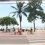 Apartamento com Vista em Edifício Frente Mar